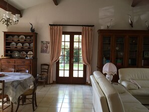 TV, lareira, DVD player, pebolim