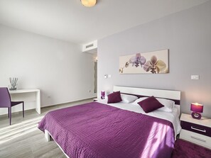 4 bedrooms, travel crib, free WiFi