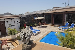 Terrace/patio - Stunning New Villa with Private Pool and Terrace in Charming Lajares (La Oliva)