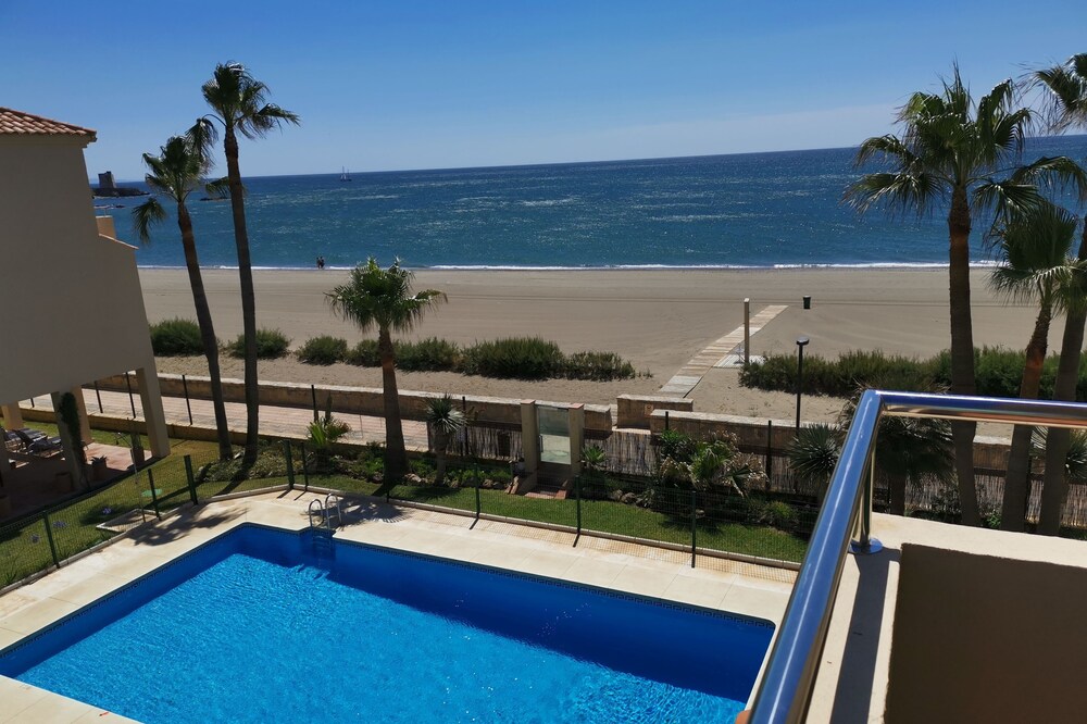 Beach Diamond - fantastic duplex right on the beach close to everything