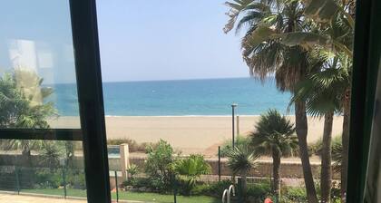 Beach Diamond - fantastic duplex right on the beach close to everything