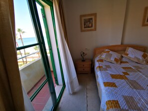 3 dormitorios, tabla de planchar con plancha, wifi gratis y ropa de cama