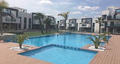 Spacious new 3 bed 2 bath luxury apartment with garage + storage room + terrace + solarium 81m²