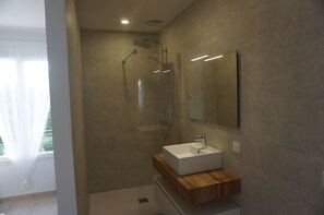 Bathtub, hair dryer, towels