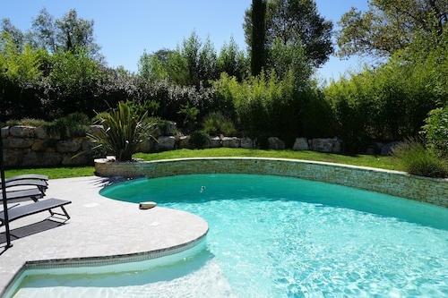 Beautiful Villa with heated pool on the Pont Royal golf, close to the lake