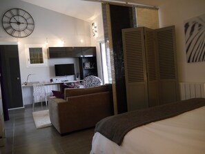 2 chambres, fer et planche à repasser, Wi-Fi gratuit, draps fournis