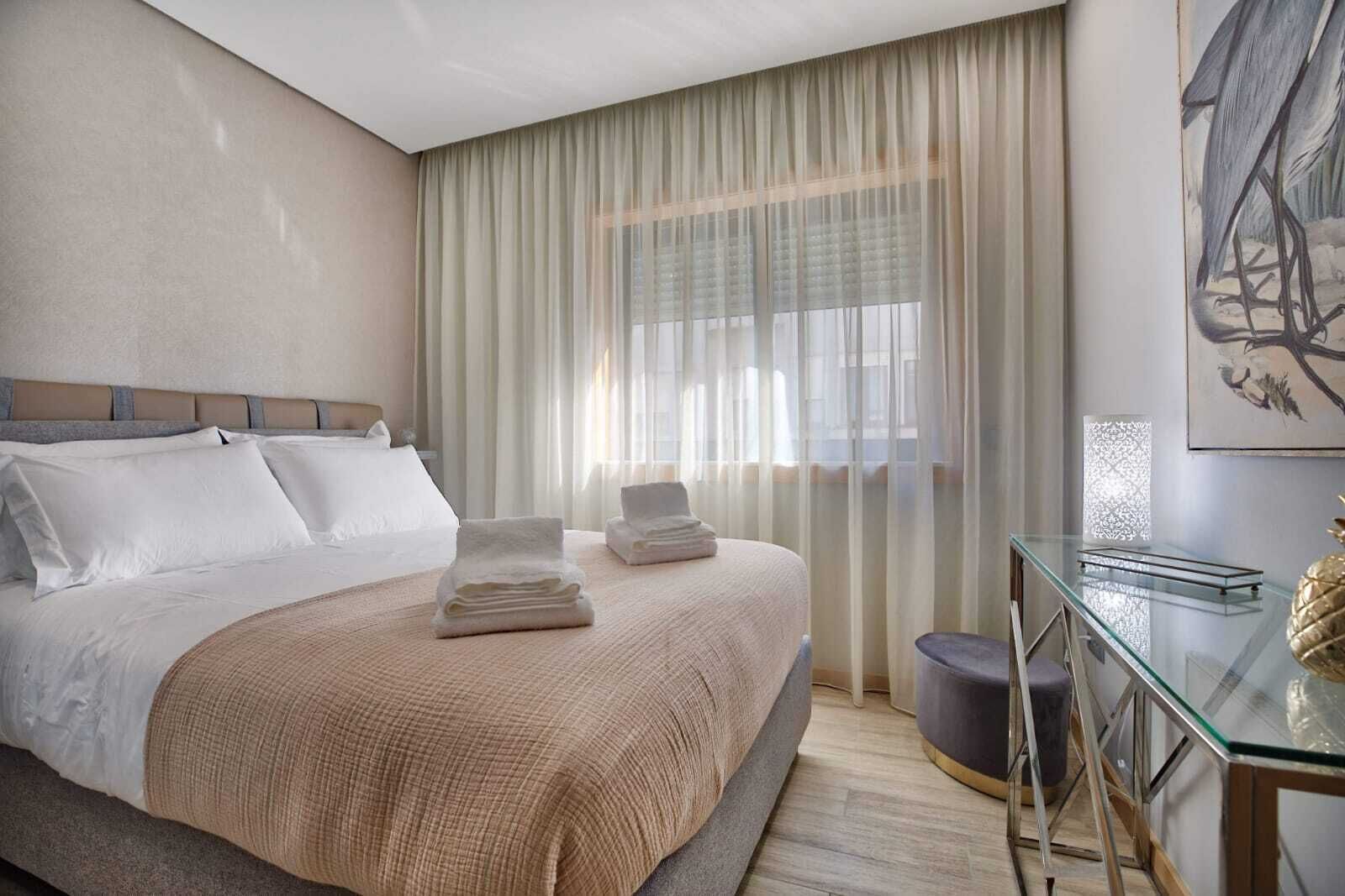 3 bedrooms, travel crib, WiFi, bed sheets