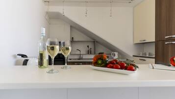 Micro-ondes, four, plaque de cuisson, lave-vaisselle