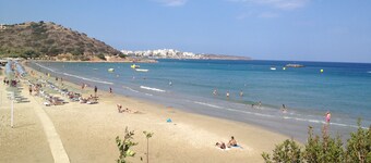 Agios Nikolaos: Fissi villas Agios Nikolaos, traditional houses ideal for families and groups of friends.Huge garden and magnificent sea view.