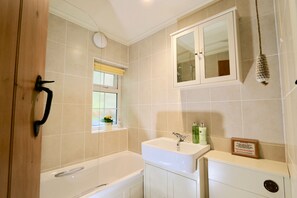 Combined shower/bathtub, hair dryer, towels, toilet paper - Alice's Cottage, Stands In The Beautiful Kilminorth Woods At Watergate (Looe)