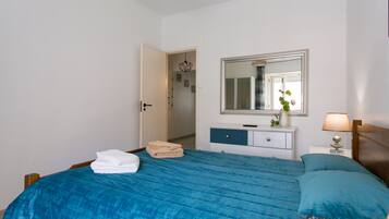 2 chambres, fer et planche à repasser, Wi-Fi gratuit, draps fournis