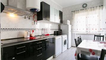 Réfrigérateur, micro-ondes, four, lave-vaisselle