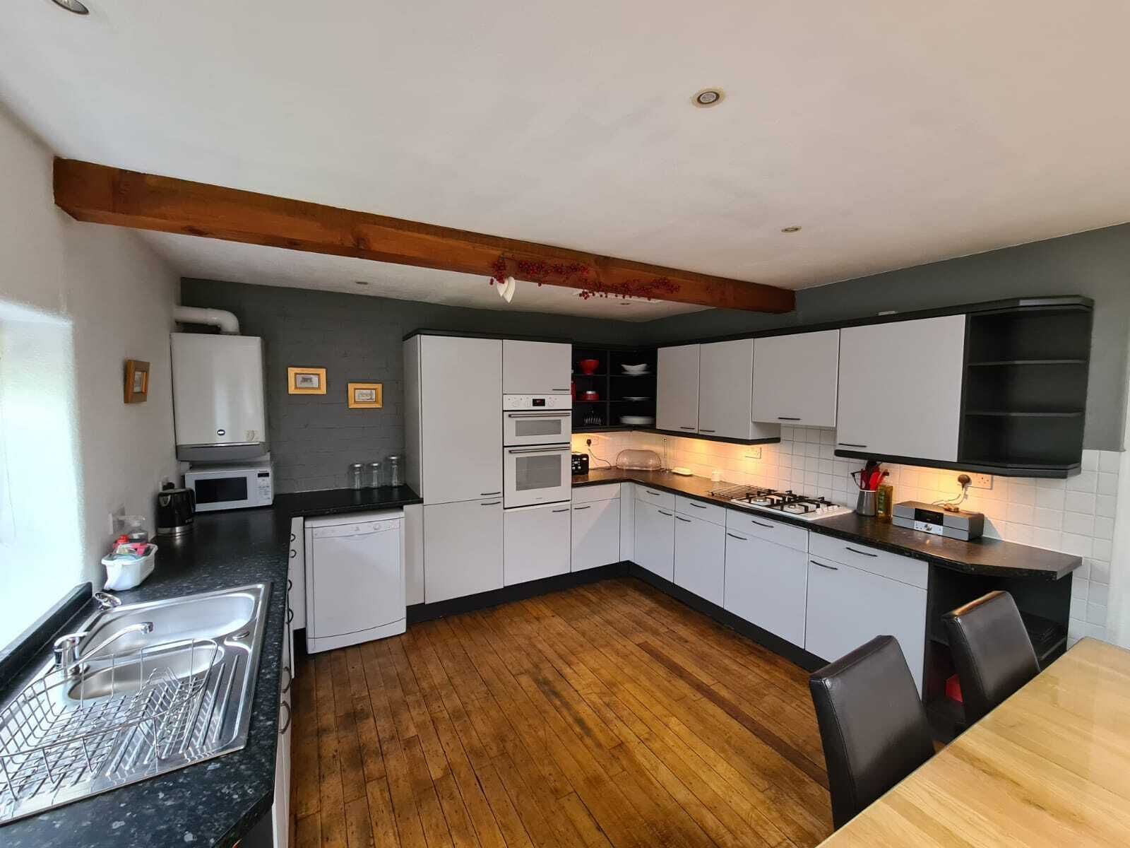 Brew House: 3 Ensuite Beds, Patio Garden, 3 Car Parking, Level walk to town