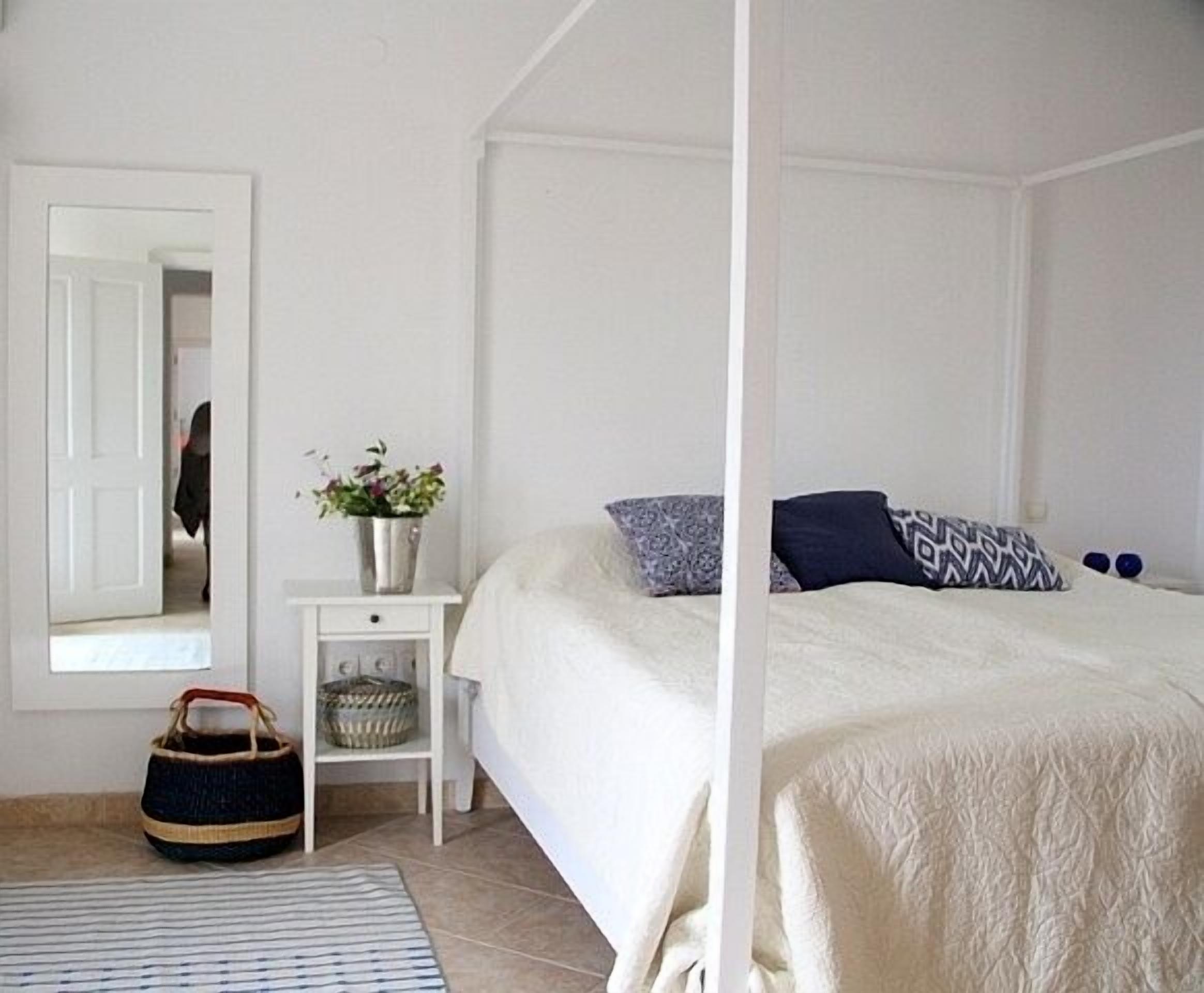 Beautiful Modern Villa With Large Pool And fantastic Sea Views.