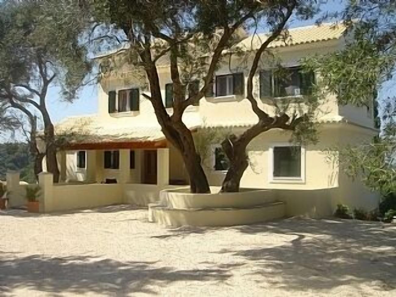 Beautiful Modern Villa With Large Pool And fantastic Sea Views.