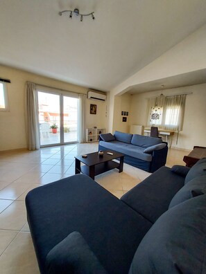 TV, fireplace - "Aurora" Family Loft (Nafplio)