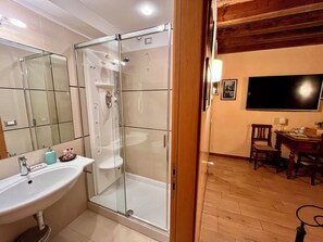 Combined shower/bathtub, jetted bath, hair dryer, bidet