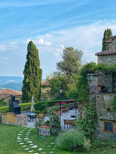 Stunning Villa, Private Swimming Pool, Breathtaking Views, BBQ, AC, Sleeps 10