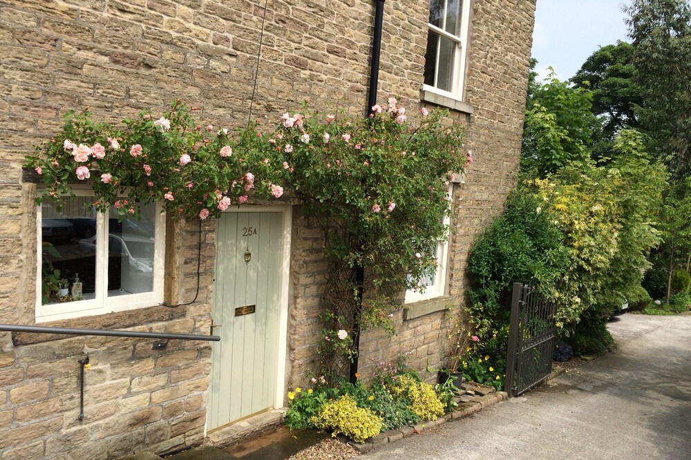 Torr Top Place - Peak District single level property. Great access and amenities