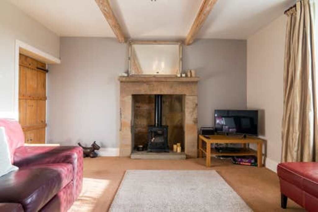 Torr Top Place - Peak District single level property. Great access and amenities