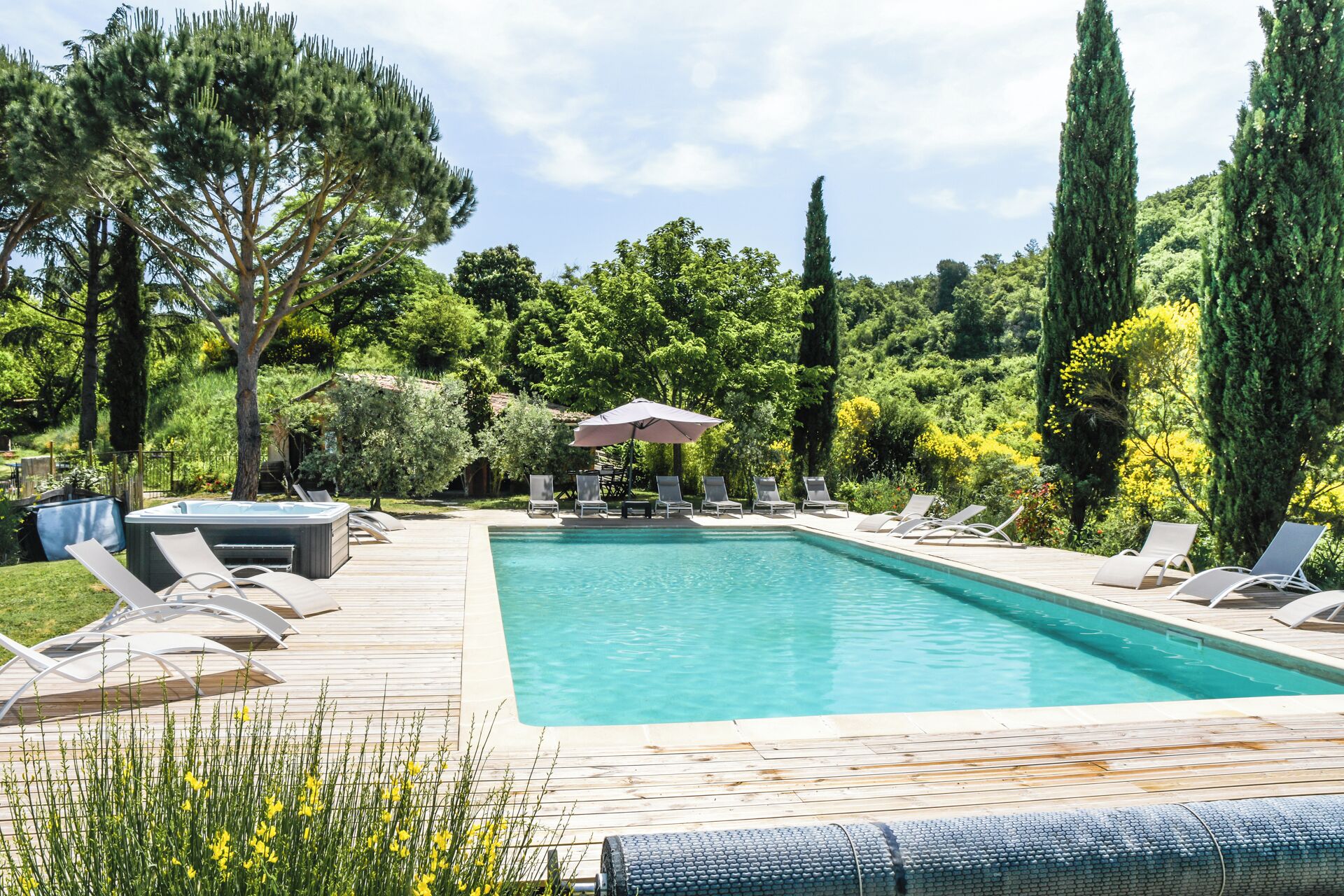 Alberca al aire libre y alberca climatizada