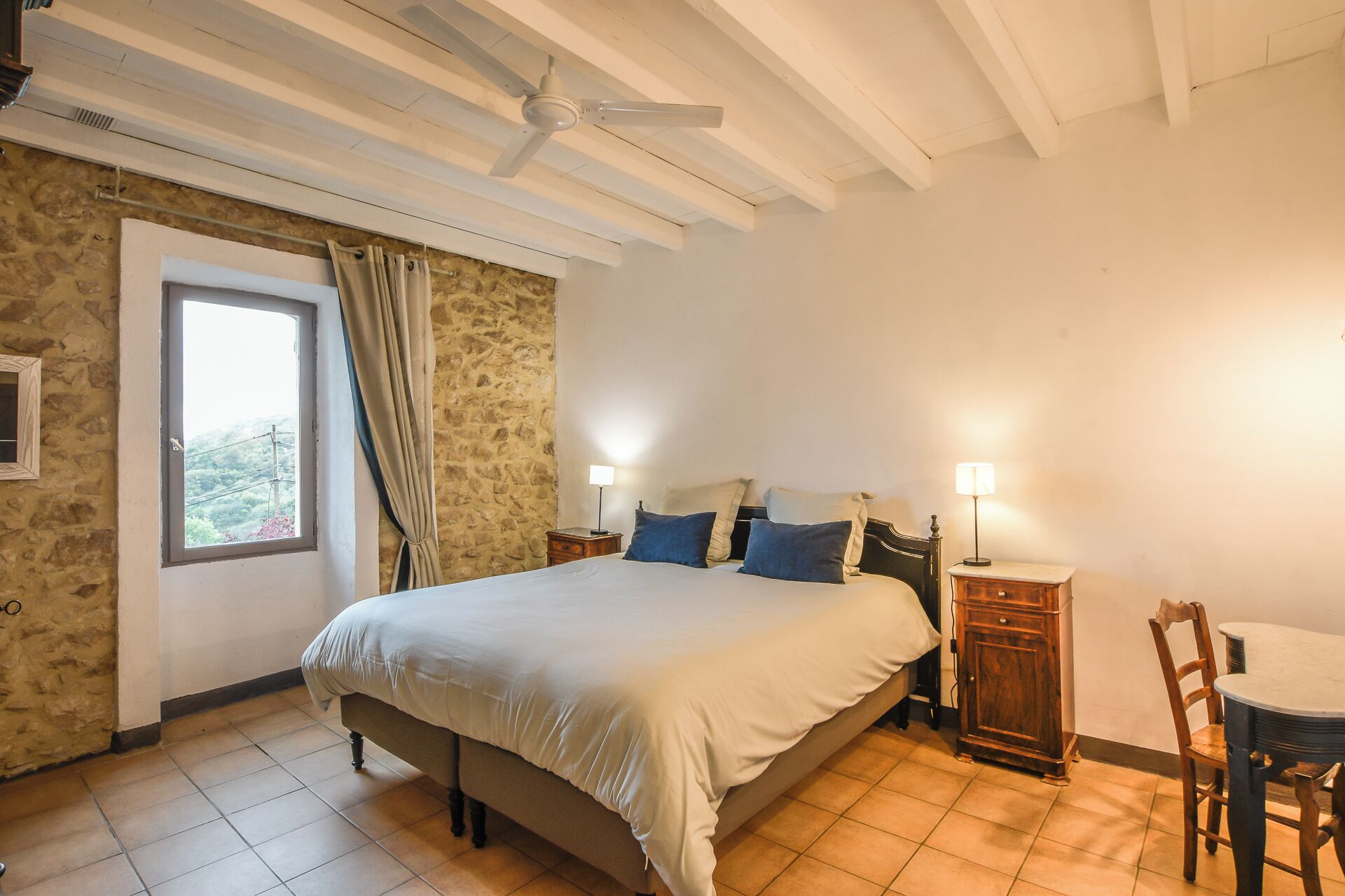 9 slaapkamers, een strijkplank/strijkijzer, reisbedje, gratis wifi