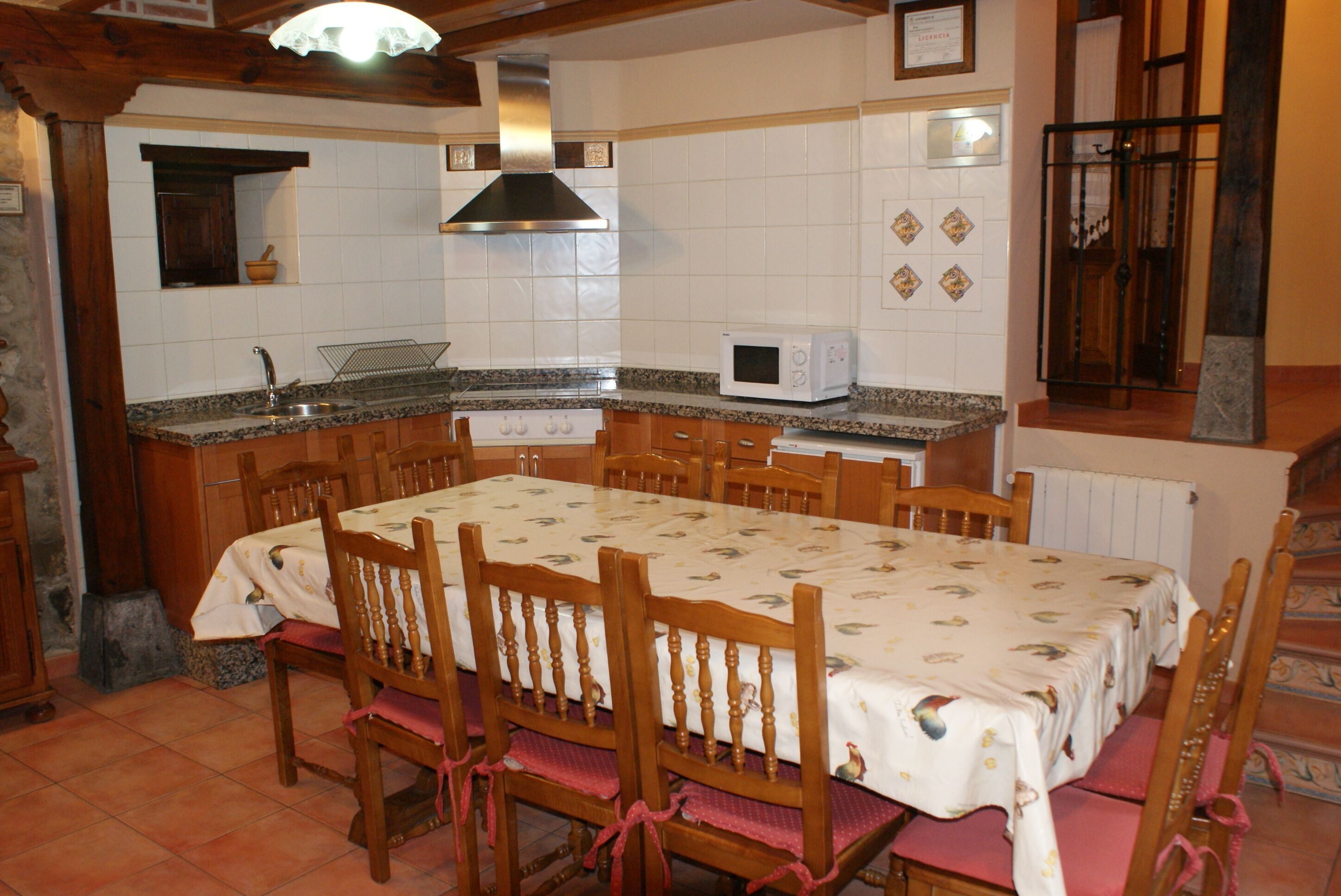 Een koelkast, een magnetron, een kookplaat