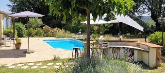 Villa, 3 bedrooms 2 bathrooms, private swimming pool and garden not overlooked