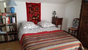 3 slaapkamers, een strijkplank/strijkijzer, gratis wifi, beddengoed