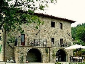 Traditional Tuscan arches and patio