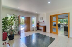 Interior - Villa Marazul Quinta Amizade w/ Sea View, Games room, Salt pool (Guia)