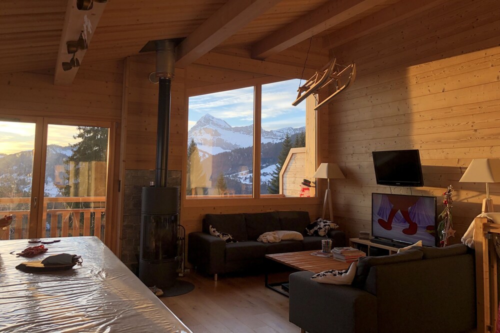 Chalet for 12 people at the foot of the slopes with a view of Mont Charvin