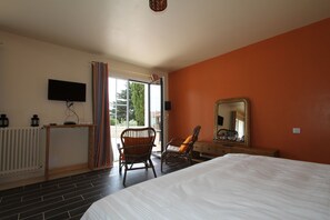 1 habitación, wifi y ropa de cama