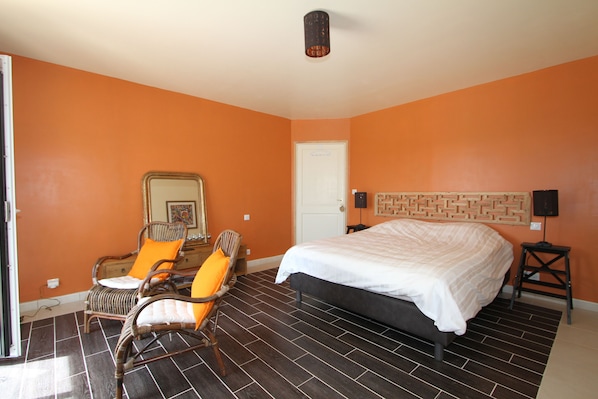 1 habitación, wifi y ropa de cama