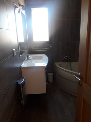 A modern bathroom with a built-in sink, vanity, and bathtub. - Apartment/ flat - CALVI (Calvi)