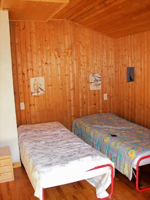4 bedrooms, iron/ironing board, WiFi