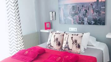 3 bedrooms, in-room safe, desk, iron/ironing board