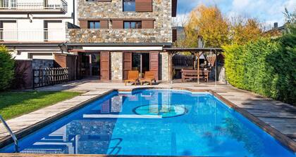 Viihtyisä huoneisto, jossa on WIFI, oma uima-allas, TV ja pesukone<br>