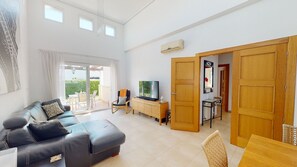 Televisión y reproductor de DVD 