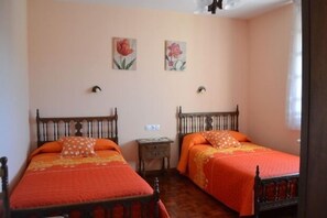 5 chambres, fer et planche à repasser, Wi-Fi, draps fournis
