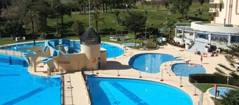 A beautiful studio apt overlooking pools ' Minerva.Jupiter @ Bonanza Square '