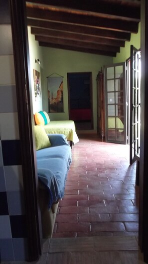 2 habitaciones, tabla de planchar con plancha y wifi gratis 