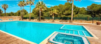 SPECTACULAR PENTHOUSE-DUPLEX WITH LARGE TERRACE, SWIMMING POOL AND NEXT TO THE SEA