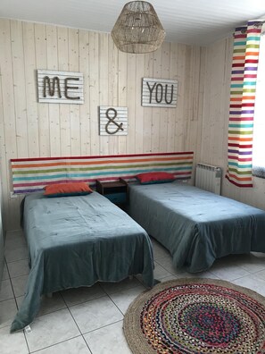 2 chambres, fer et planche à repasser, lit parapluie, Wi-Fi gratuit