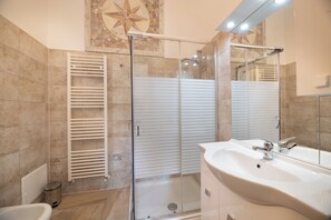 Shower, bidet, toilet paper - Comfortable studio apartment within walking distance of the beach CVG103 (Gallipoli)