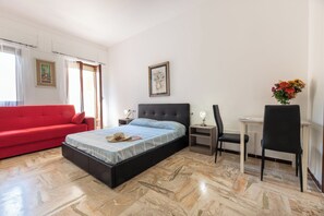 1 bedroom, bed sheets