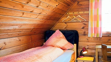 2 Schlafzimmer, Reisekinderbett, kostenloses WLAN, Bettwäsche