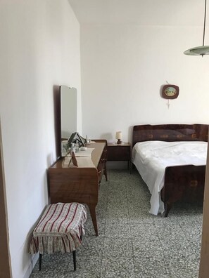 2 chambres, fer et planche à repasser