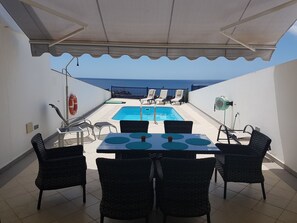 Utomhuspool och uppvärmd pool