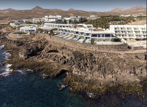 Villa With Private Heated Pool And Spectacular Sea And Mountain Views